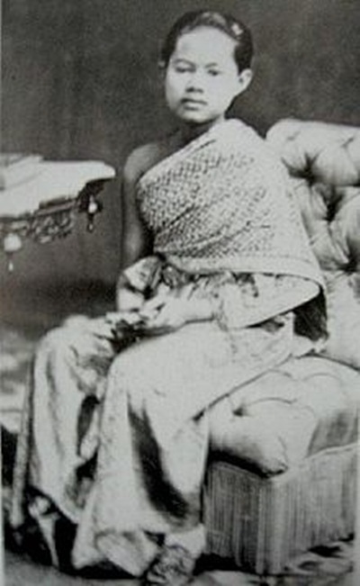 สมเด็จพระนางเจ้าสุนันทากุมารีรัตน์ พระบรมราชเทวี — Wikimedia Commons, public domain